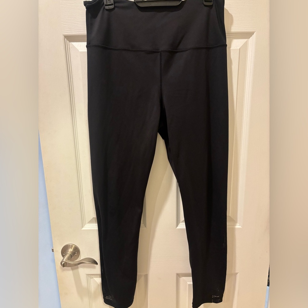 Black‎ Zyia High-Waisted Leggings